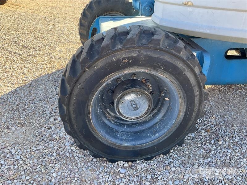 Genie Z34/22 4WD Diesel Articulating Boom Lift Articulated boom lifts