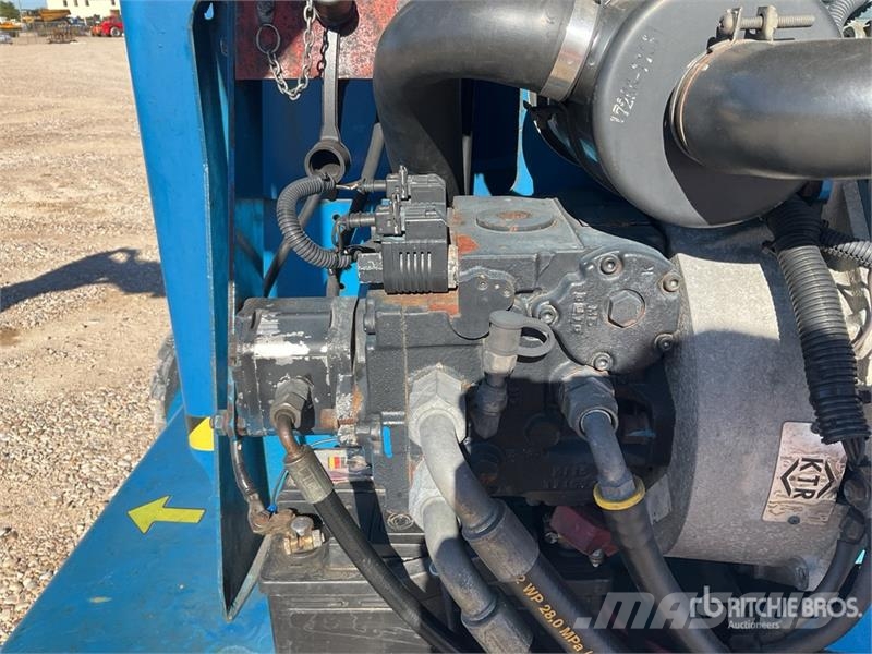 Genie Z34/22 4WD Diesel Articulating Boom Lift Articulated boom lifts