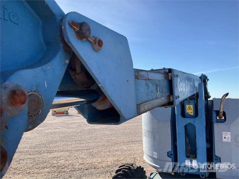 Genie Z34/22 4WD Diesel Articulating Boom Lift Articulated boom lifts