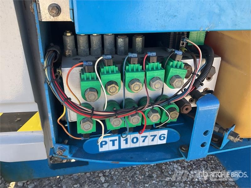 Genie Z34/22 4WD Diesel Articulating Boom Lift Articulated boom lifts