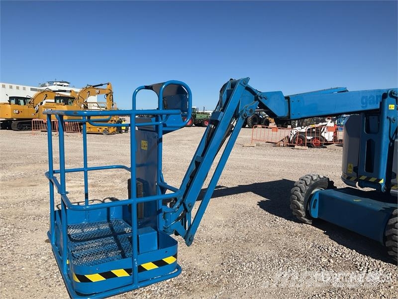 Genie Z34/22 4WD Diesel Articulating Boom Lift Articulated boom lifts