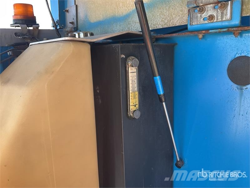 Genie Z34/22 4WD Diesel Articulating Boom Lift Articulated boom lifts