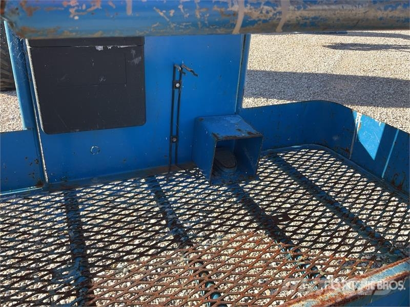 Genie Z34/22 4WD Diesel Articulating Boom Lift Articulated boom lifts