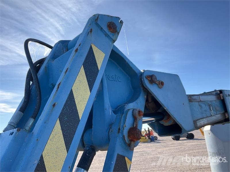 Genie Z34/22 4WD Diesel Articulating Boom Lift Articulated boom lifts