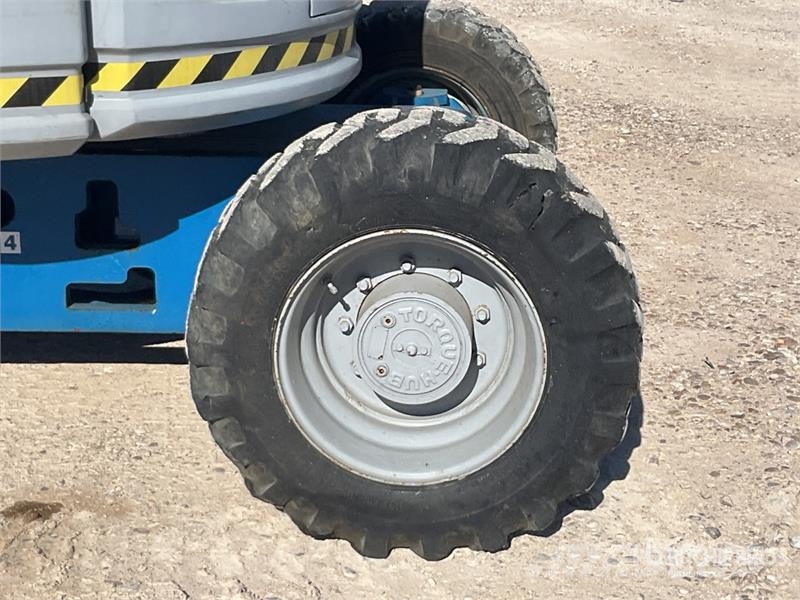 Genie Z34-22IC Diesel Articulating Boom Lift Articulated boom lifts