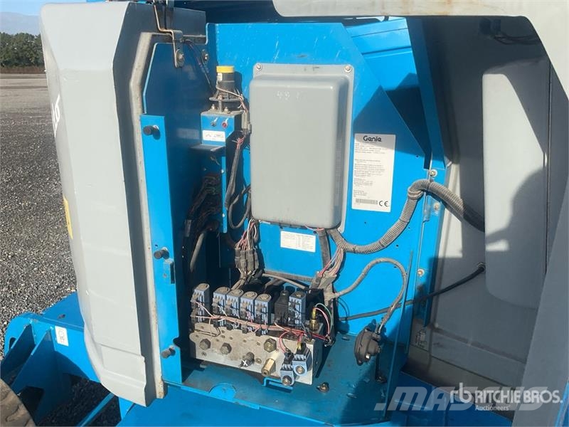 Genie Z34/22N 2WD Electric Articulating Boom Lift Nacelles articulées