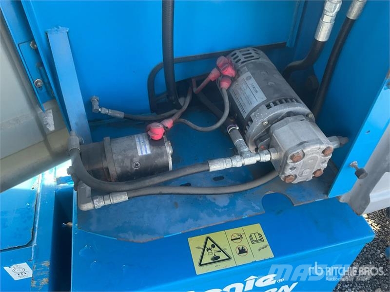 Genie Z34/22N 2WD Electric Articulating Boom Lift Nacelles articulées