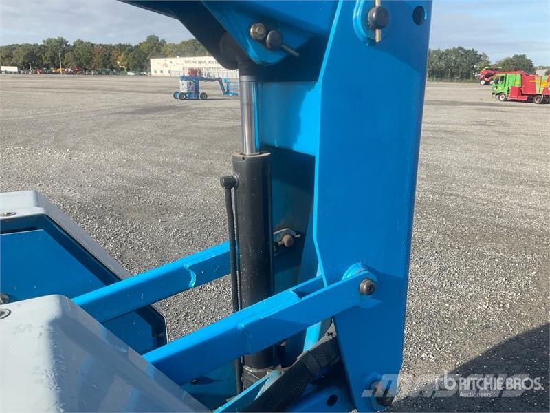 Genie Z34/22N 2WD Electric Articulating Boom Lift Nacelles articulées