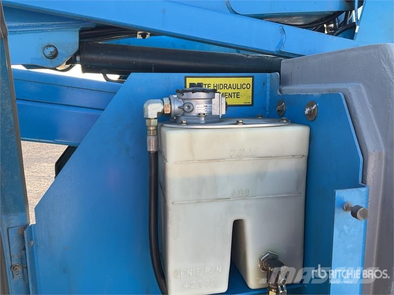 Genie Z34/22N 2WD Electric 12 mts Electric Articulating Articulated boom lifts
