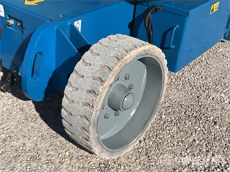 Genie Z34/22N 2WD Electric 12 mts Electric Articulating Articulated boom lifts