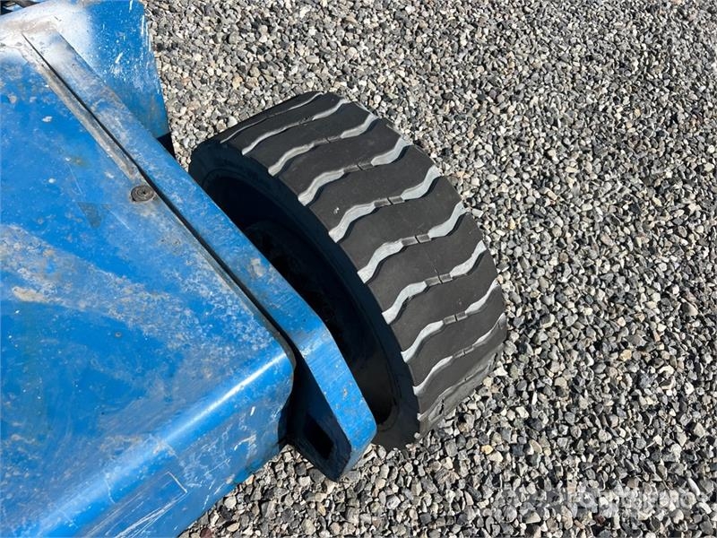 Genie Z34/22N Electric Articulating Boom Lift ブームリフト　屈伸型