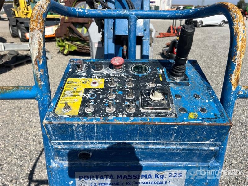 Genie Z34/22N Electric Articulating Boom Lift ブームリフト　屈伸型