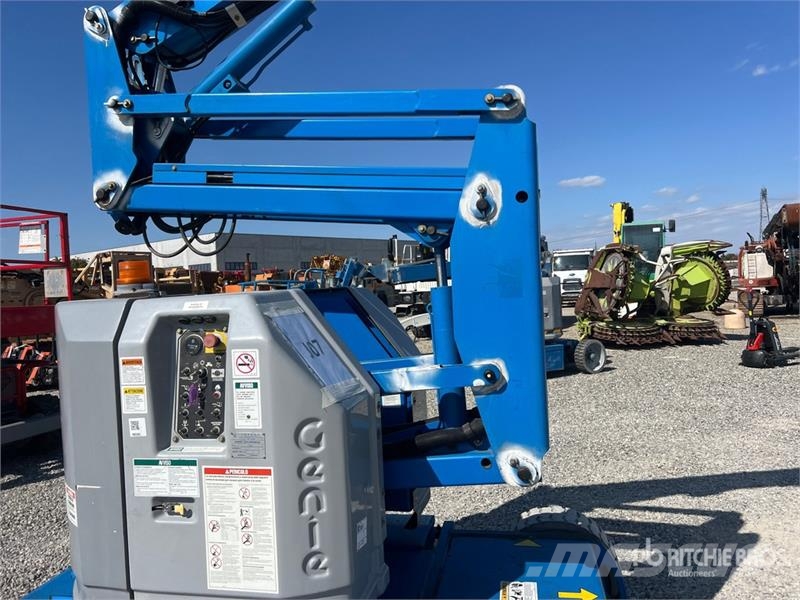 Genie Z34/22N Electric Articulating Boom Lift ブームリフト　屈伸型