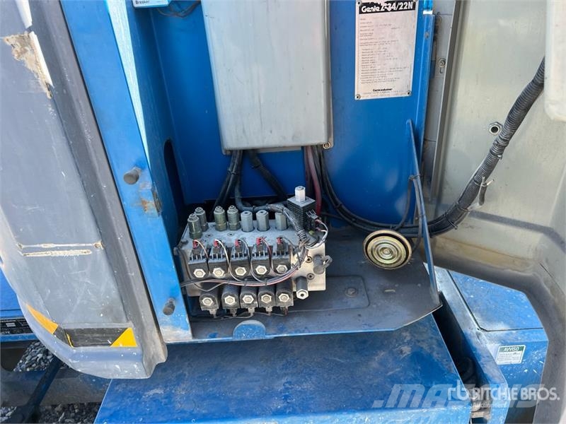 Genie Z34/22N Electric Articulating Boom Lift ブームリフト　屈伸型