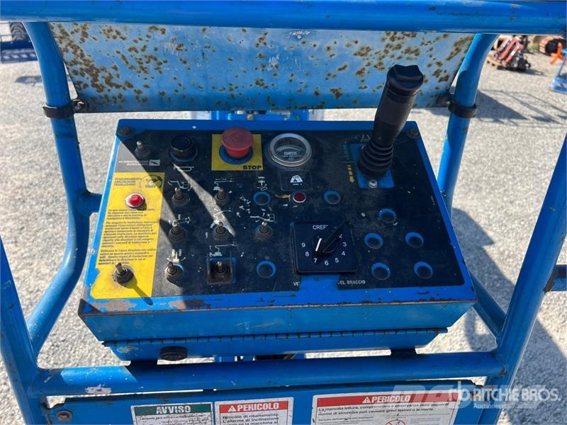 Genie Z34/22N Electric Articulating Boom Lift ブームリフト　屈伸型