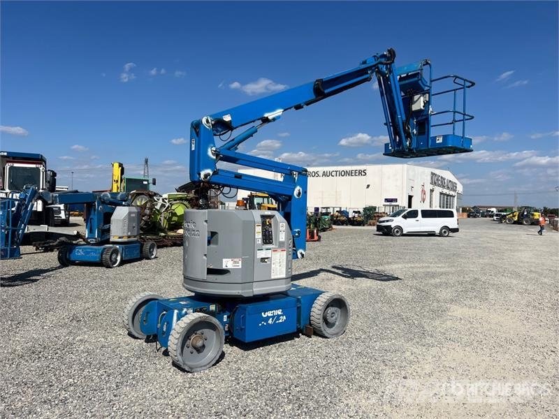 Genie Z34/22N Electric Articulating Boom Lift ブームリフト　屈伸型