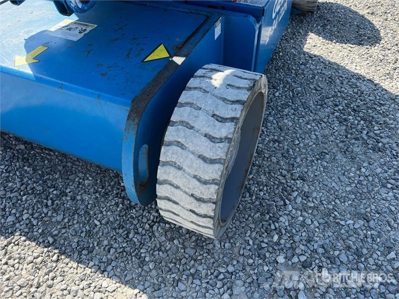 Genie Z34/22N Electric Articulating Boom Lift ブームリフト　屈伸型