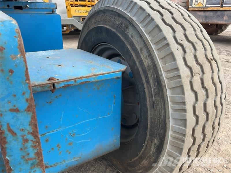 Genie Z45/25J 2WD Hybrid Articulating Boom Lift Articulated boom lifts