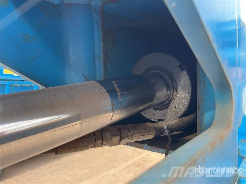 Genie Z45/25J 2WD Hybrid Articulating Boom Lift Articulated boom lifts