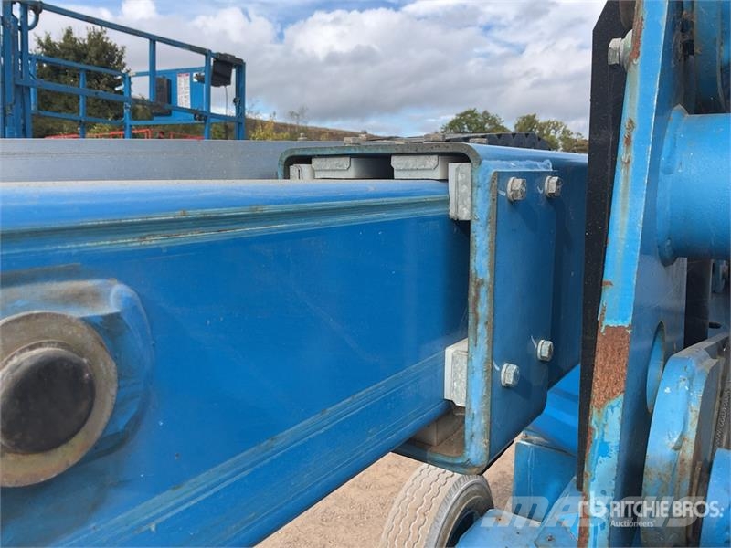 Genie Z45/25J 2WD Hybrid Articulating Boom Lift Articulated boom lifts