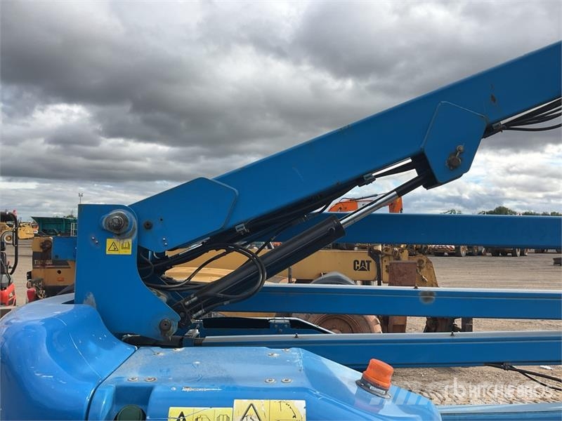 Genie Z45/25J 2WD Hybrid Articulating Boom Lift Articulated boom lifts