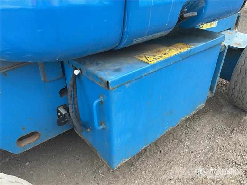Genie Z45/25J 2WD Hybrid Articulating Boom Lift Articulated boom lifts