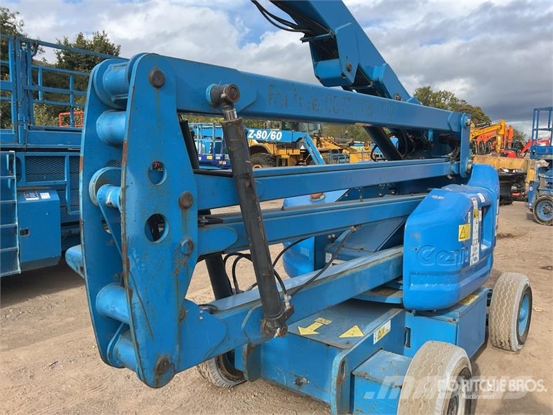 Genie Z45/25J 2WD Hybrid Articulating Boom Lift Articulated boom lifts