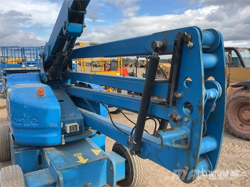 Genie Z45/25J 2WD Hybrid Articulating Boom Lift Articulated boom lifts
