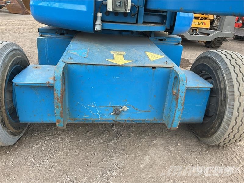 Genie Z45/25J 2WD Hybrid Articulating Boom Lift Articulated boom lifts