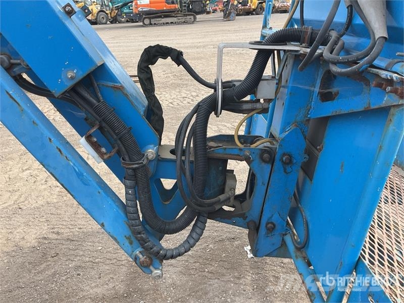 Genie Z45/25J 2WD Hybrid Articulating Boom Lift Articulated boom lifts