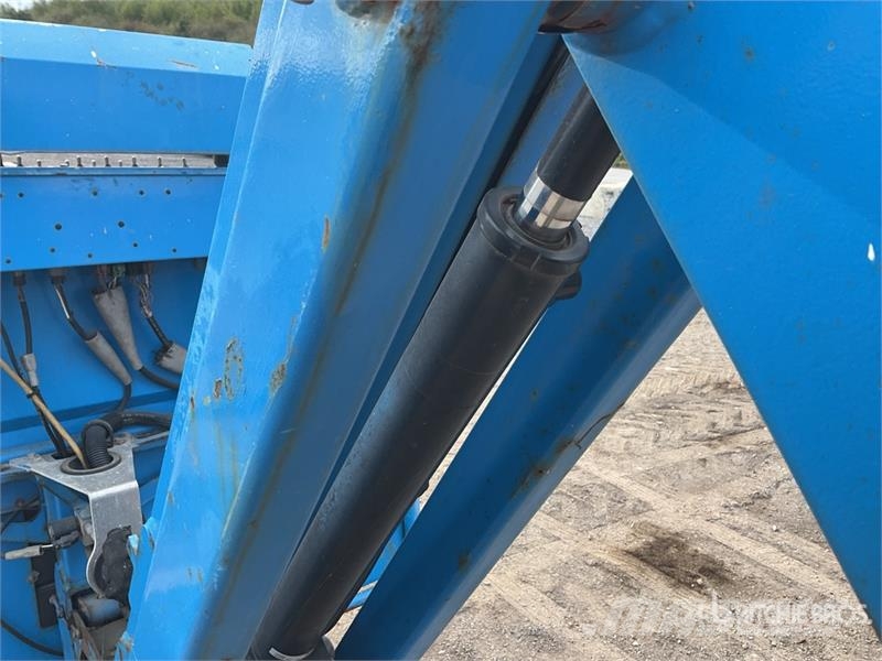 Genie Z45/25J 2WD Hybrid Articulating Boom Lift Articulated boom lifts