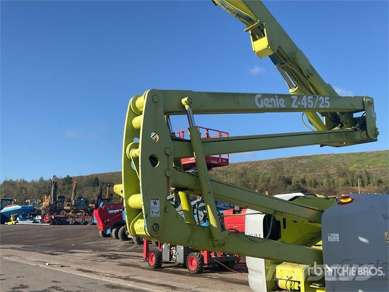 Genie Z45/25J 4WD Diesel Articulating Boom Lift رافعات سلة مفصلية
