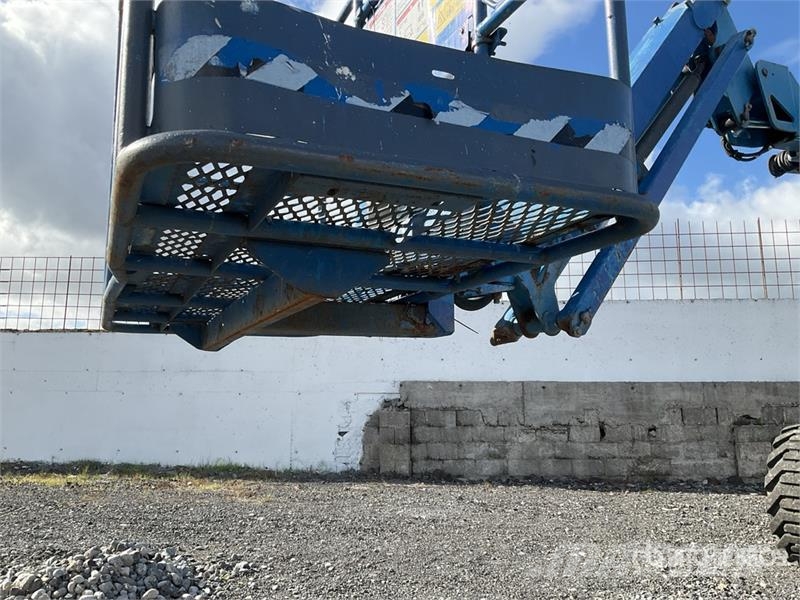 Genie Z4525J 4WD Diesel Articulating Boom Lift Karos emelők