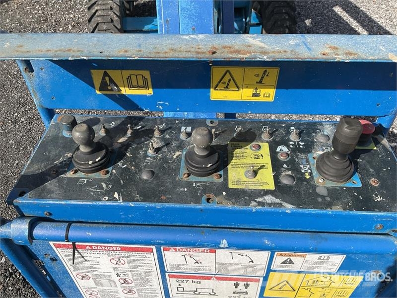 Genie Z4525J 4WD Diesel Articulating Boom Lift Karos emelők