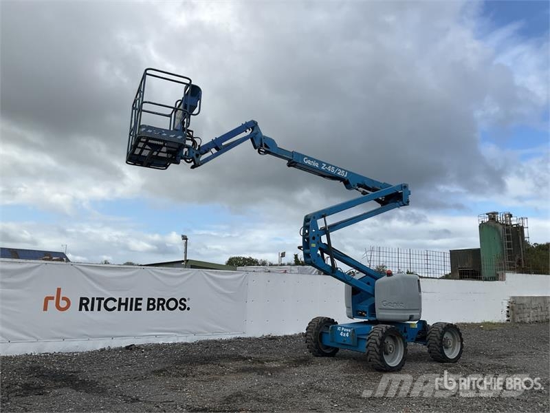 Genie Z4525J 4WD Diesel Articulating Boom Lift Karos emelők