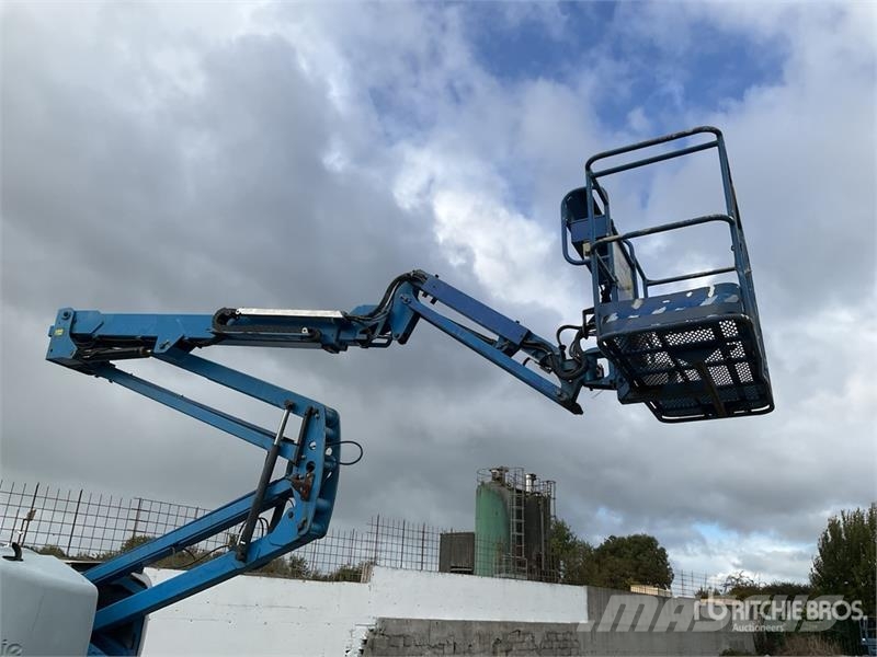 Genie Z4525J 4WD Diesel Articulating Boom Lift Karos emelők