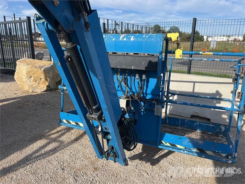 Genie Z62-40 4WD Diesel Nacelle Articulee Articulating B Strēles pacēlāji