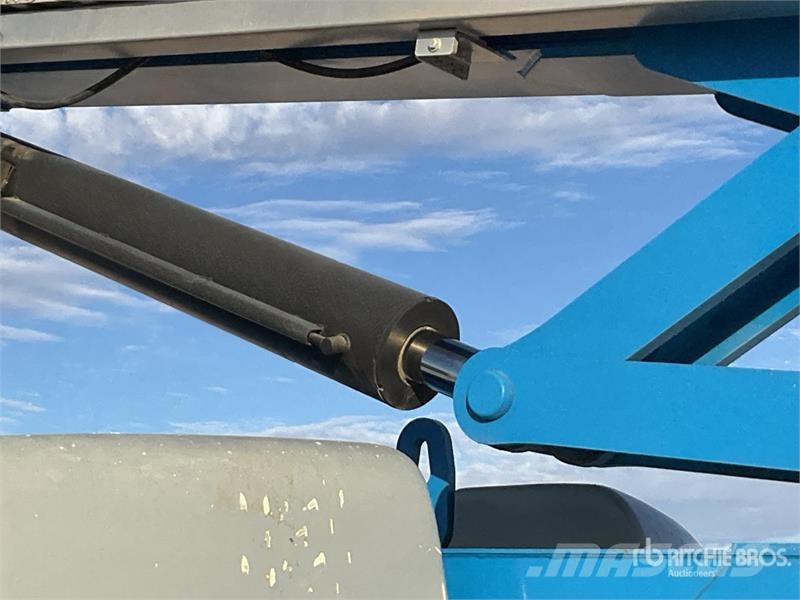 Genie Z80/60 4WD Diesel 26 mts Articulating Boom Lift Articulated boom lifts