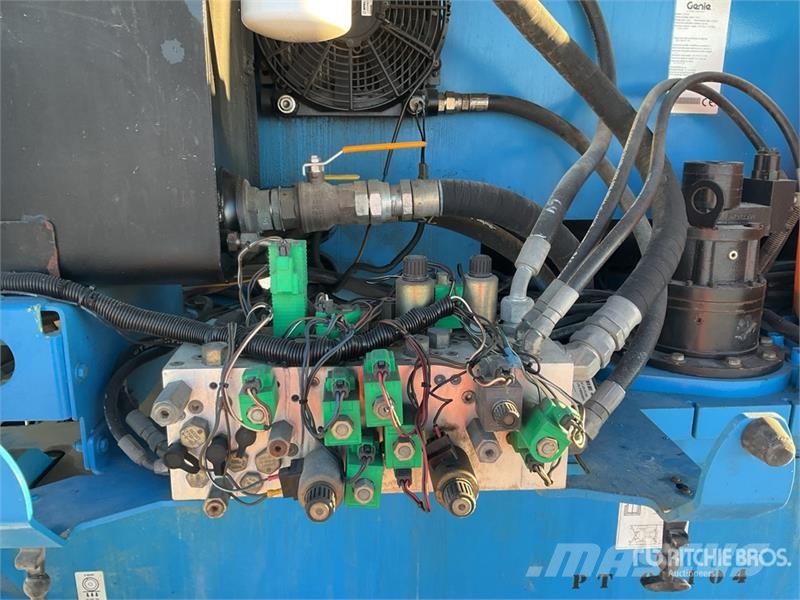 Genie Z80/60 4WD Diesel 26 mts Articulating Boom Lift Articulated boom lifts