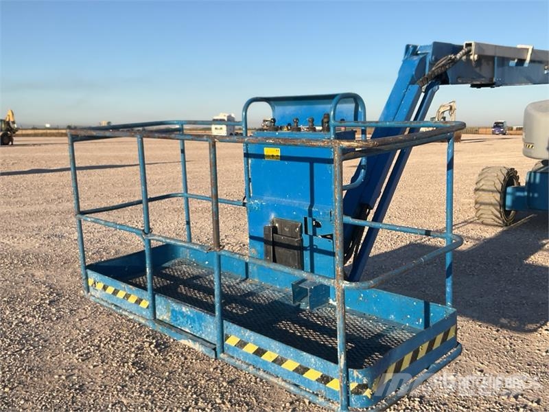 Genie Z80/60 4WD Diesel 26 mts Articulating Boom Lift Articulated boom lifts