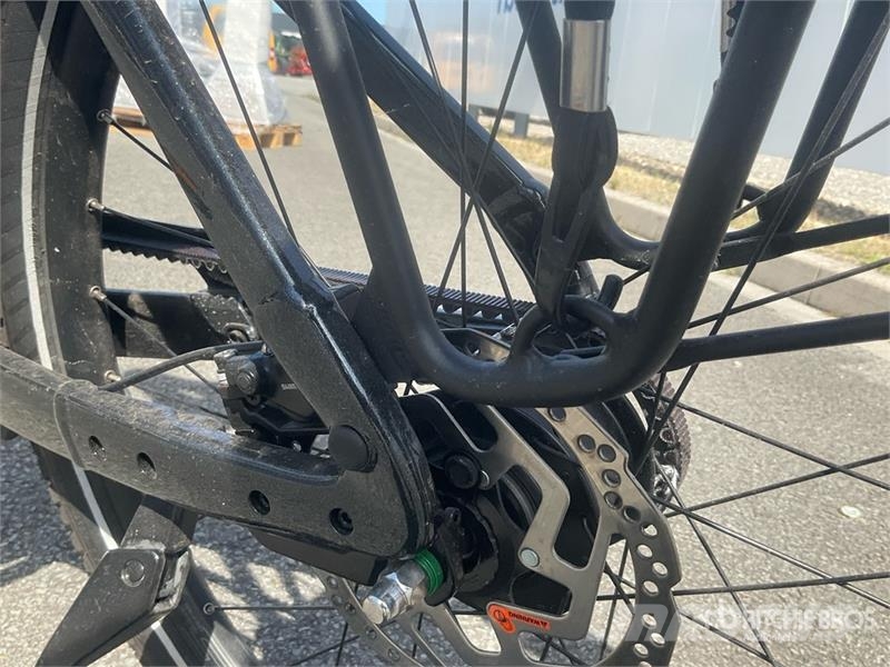 GiANT Anytour X Electric Bicycle مكونات أخرى