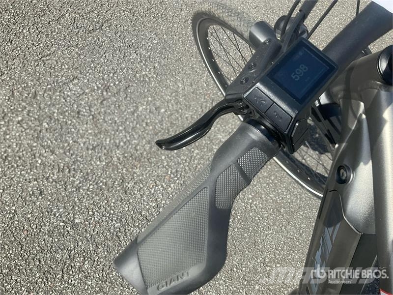 GiANT Explore E+3 Electric Bicycle مكونات أخرى