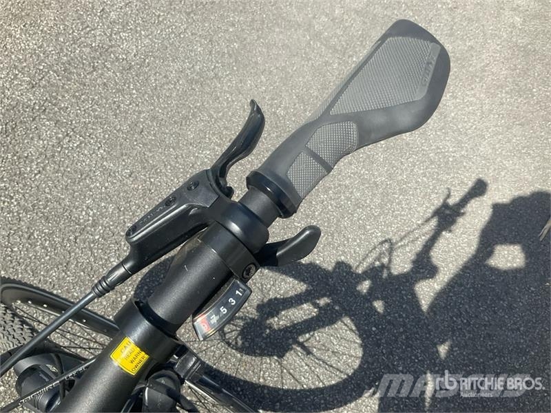 GiANT Explore E+3 Electric Bicycle مكونات أخرى