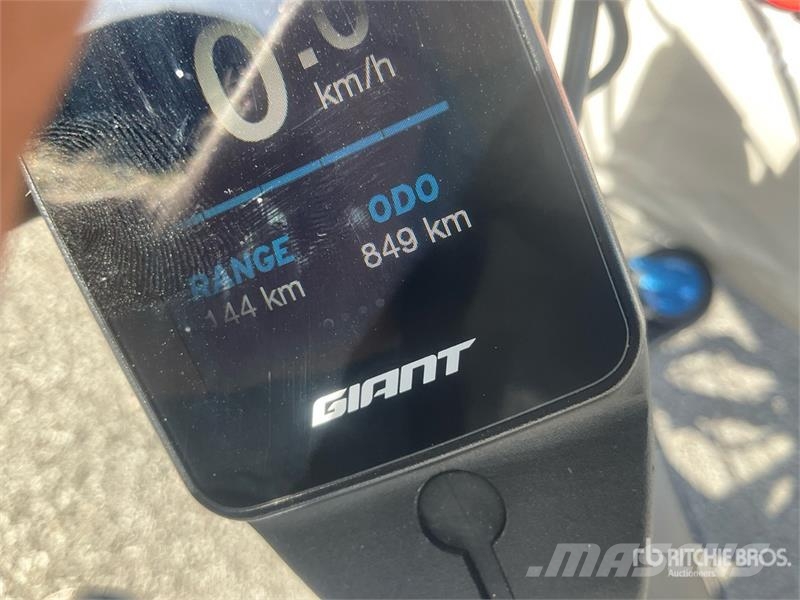 GiANT Stormguard E+2 Electric Bicycle مكونات أخرى