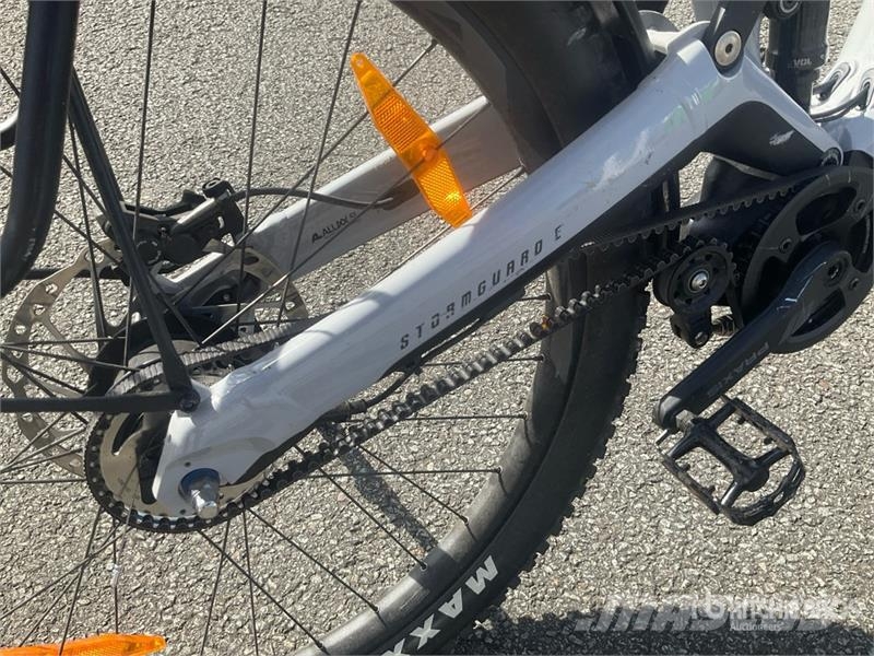 GiANT Stormguard E+2 Electric Bicycle مكونات أخرى