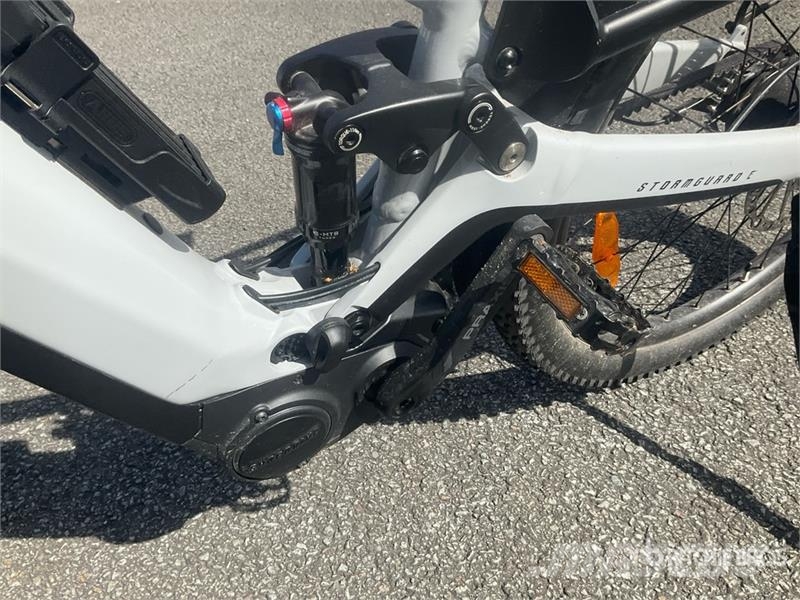 GiANT Stormguard E+2 Electric Bicycle مكونات أخرى