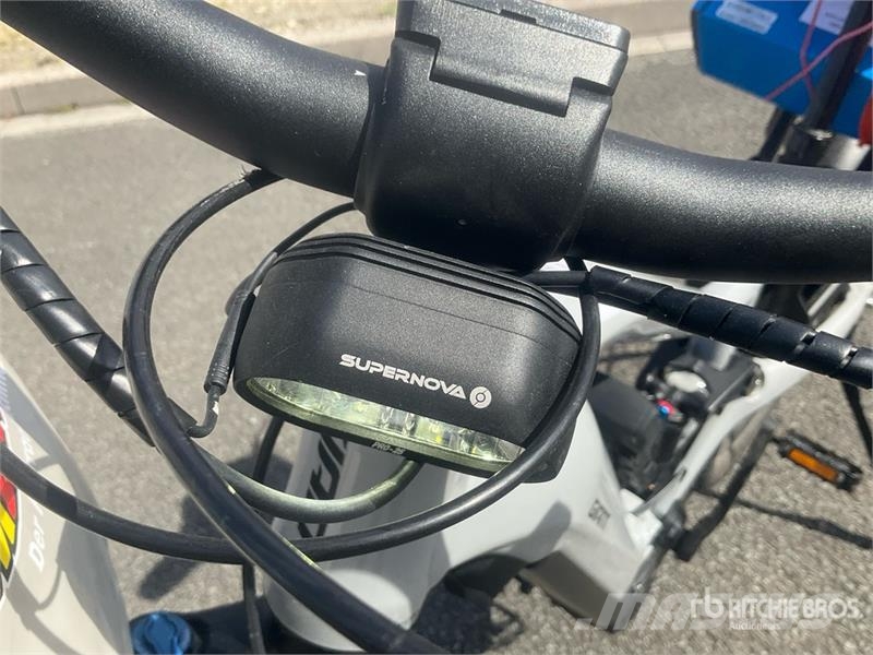 GiANT Stormguard E+2 Electric Bicycle مكونات أخرى