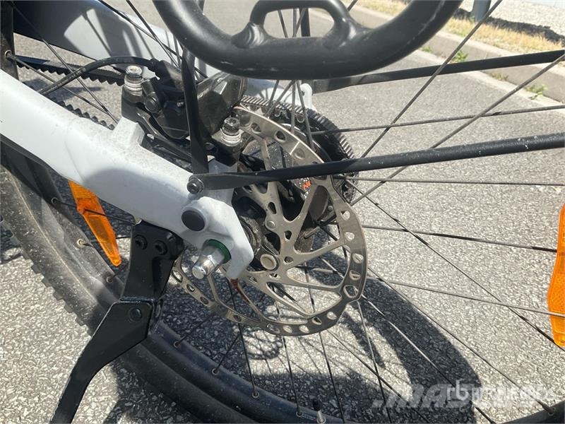 GiANT Stormguard E+2 Electric Bicycle مكونات أخرى