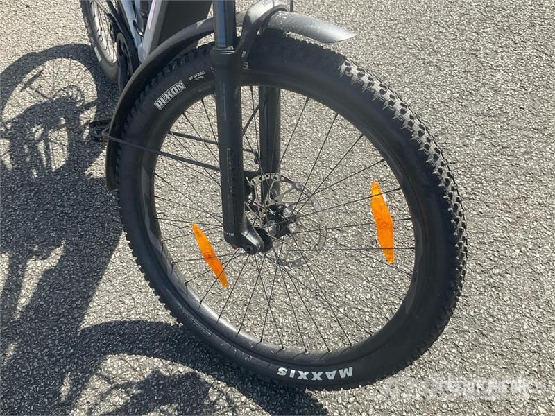 GiANT Stormguard E+2 Electric Bicycle مكونات أخرى