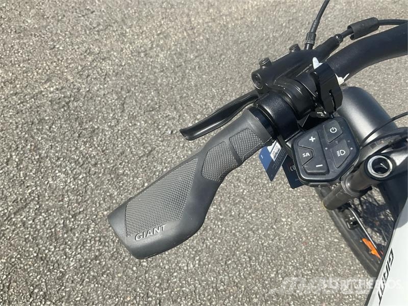 GiANT Stormguard E+2 Electric Bicycle مكونات أخرى